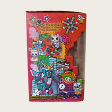 Cargar imagen en el visor de la galería, Figuras TokiDoki x Sneaker Fever Sneaker Shogun y King Kix
