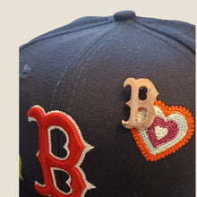 Cargar imagen en el visor de la galería, Pin B Boston Gold Rose
