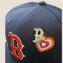 Cargar imagen en el visor de la galería, Pin B Boston Dorado
