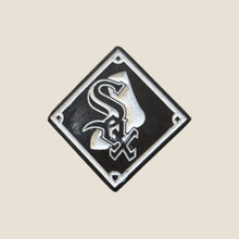 Cargar imagen en el visor de la galería, Pin Chicago White Sox Diamond Versión
