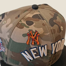 Cargar imagen en el visor de la galería, Pin Dripped Pizza New York Yankees
