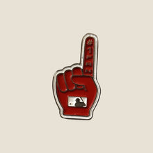 Cargar imagen en el visor de la galería, Pin Guante de espuma V.2 Rojo/Blanco
