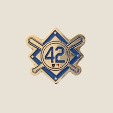 Cargar imagen en el visor de la galería, Pin Jackie Robinson #42

