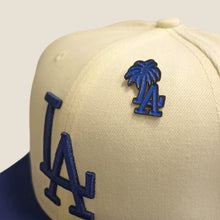 Cargar imagen en el visor de la galería, Pin LA Palmera Azul Rey
