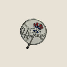 Cargar imagen en el visor de la galería, Pin New York Yankees Alternative Logo
