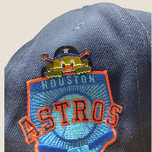 Cargar imagen en el visor de la galería, Pin Orbit Peek Houston Astros
