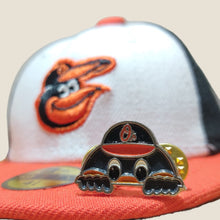 Cargar imagen en el visor de la galería, Pin The Oriole Bird Peek Baltimore
