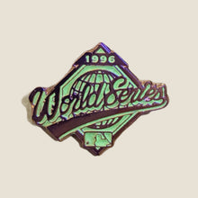 Cargar imagen en el visor de la galería, Pin World Series 1996 Glow In The Dark
