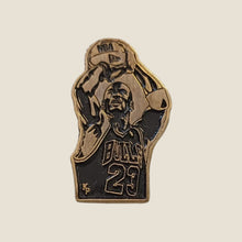 Cargar imagen en el visor de la galería, Pin The Goat Michael Jordan
