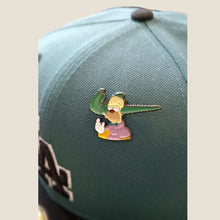 Cargar imagen en el visor de la galería, Pin Krusty Smoke Nike
