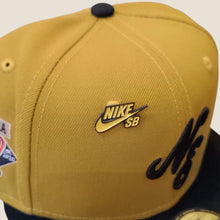 Cargar imagen en el visor de la galería, Pin Logo Nike Sb Amarillo

