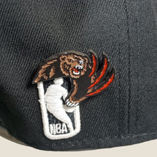 Cargar imagen en el visor de la galería, Pin Vancouver Grizzlies
