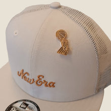 Cargar imagen en el visor de la galería, Pin Trofeo Larry O&#39;Brien
