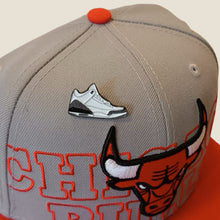 Cargar imagen en el visor de la galería, Pin Jordan 3 White Cement
