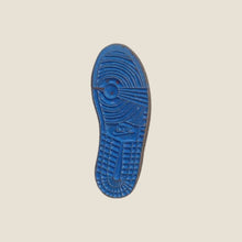 Cargar imagen en el visor de la galería, Pin Jordan 1 Sole Blue
