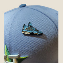 Cargar imagen en el visor de la galería, Pin Jordan Retro 4 UNC
