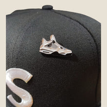 Cargar imagen en el visor de la galería, Pin Jordan Retro 4 White Cement

