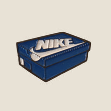 Cargar imagen en el visor de la galería, Pin Nike Box Azul/Blanco
