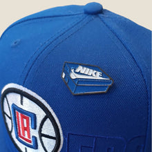 Cargar imagen en el visor de la galería, Pin Nike Box Azul/Blanco
