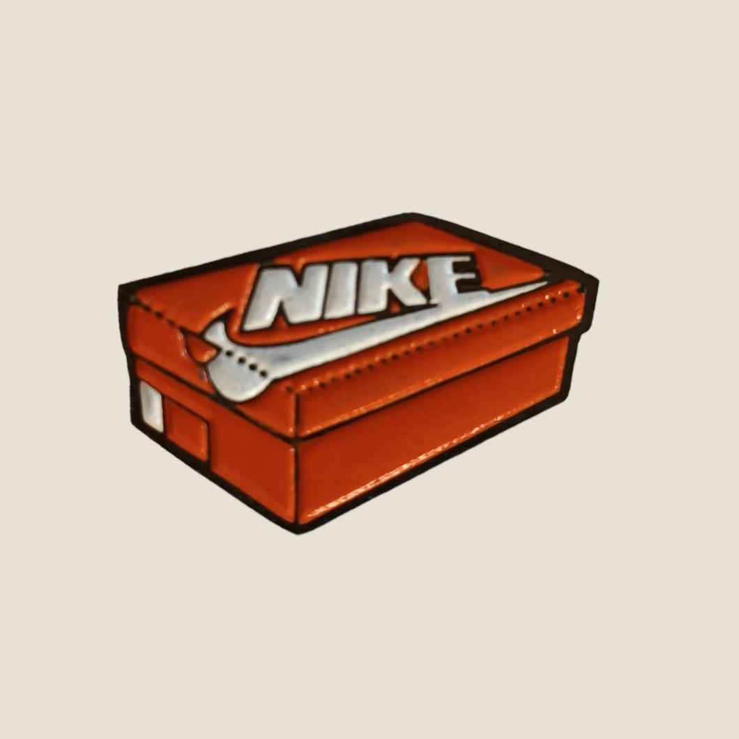 Pin Nike Box Classic