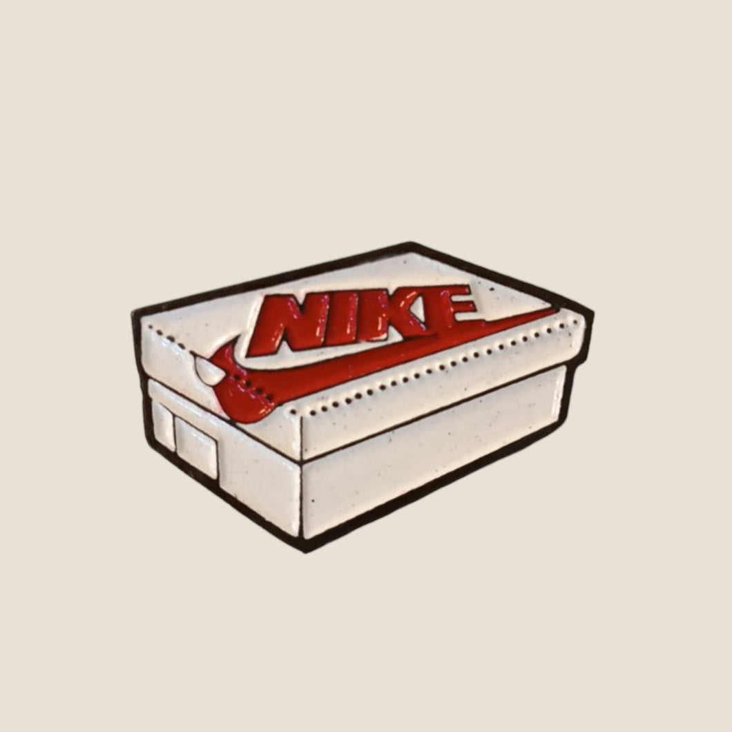 Pin Nike Box Blanco/Rojo