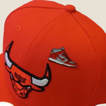 Cargar imagen en el visor de la galería, Pin Nike Dunk High Rojo/Gris
