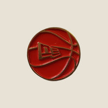Cargar imagen en el visor de la galería, Pin Balón New Era Basquet Red
