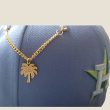 Cargar imagen en el visor de la galería, Pin con cadena de palmera blanca gold
