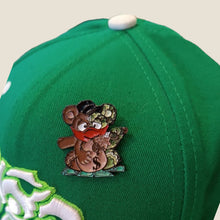 Cargar imagen en el visor de la galería, Pin Osito Bélico
