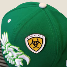 Cargar imagen en el visor de la galería, Pin Ariat amarillo
