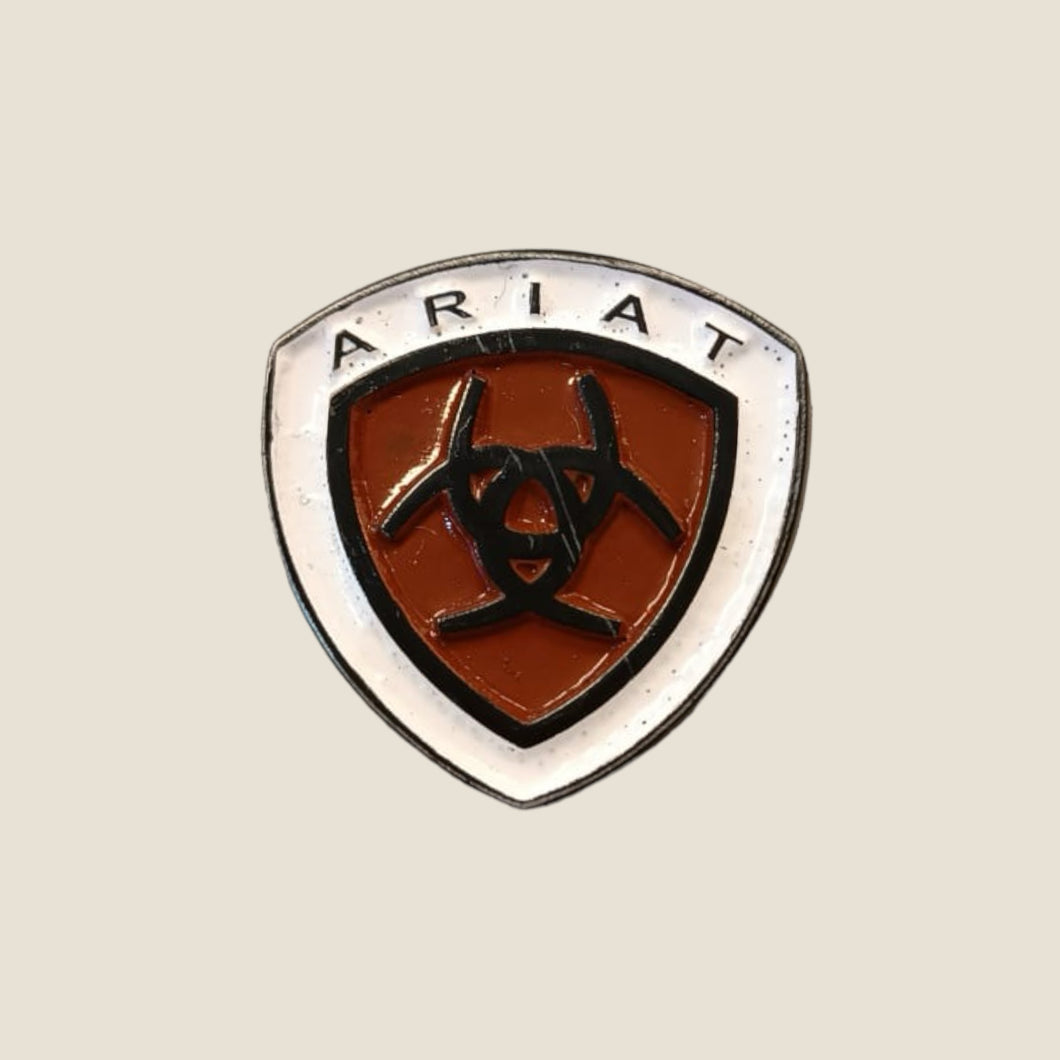 Pin Ariat Café