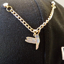 Cargar imagen en el visor de la galería, Pin con cadena Colibrí
