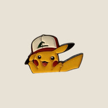 Cargar imagen en el visor de la galería, Pin Pikachu Ash Cap Peek
