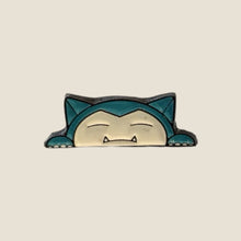 Cargar imagen en el visor de la galería, Pin Snorlax Peek
