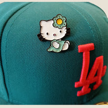 Cargar imagen en el visor de la galería, Pin Hello Kitty Flor Verde
