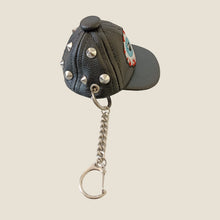 Cargar imagen en el visor de la galería, Keychan Mishka Minicap Keep Watch
