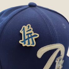 Cargar imagen en el visor de la galería, Pin Kanji LA Dodgers
