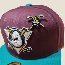 Cargar imagen en el visor de la galería, Pin Crazy 4 My Caps Hockey
