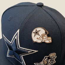 Cargar imagen en el visor de la galería, Pin Casco NFL Dallas Cowboys Blanco
