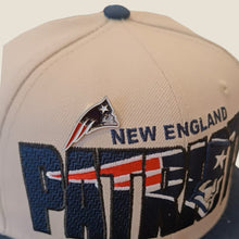 Cargar imagen en el visor de la galería, Pin New England Patriots Logo
