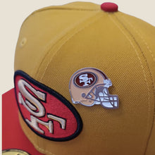 Cargar imagen en el visor de la galería, Pin Casco NFL San Francisco 49ers
