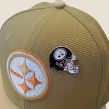 Cargar imagen en el visor de la galería, Pin Casco NFL Pittsburgh Steelers
