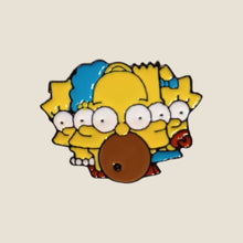 Cargar imagen en el visor de la galería, Pin Familia Simpson v2
