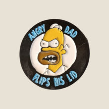 Cargar imagen en el visor de la galería, Pin Papá Enojado Logo
