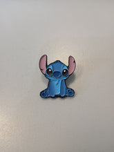 Cargar imagen en el visor de la galería, Pin Stitch Sentado
