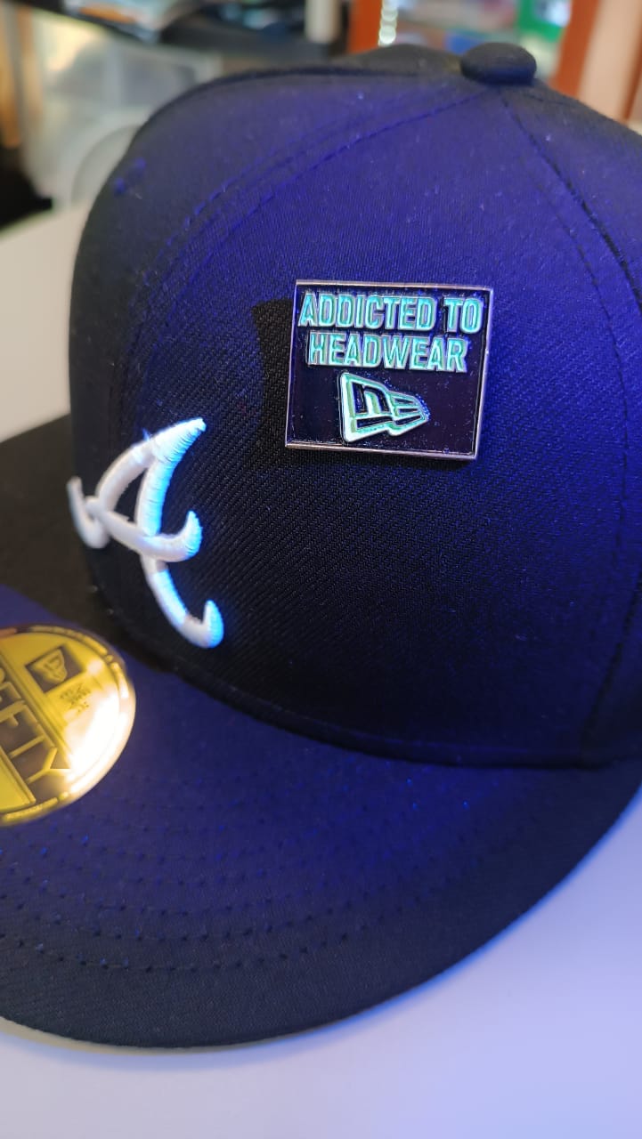 Pin Addicted To Headwear New Era Script Negro/Glow In The Dark