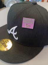 Cargar imagen en el visor de la galería, Pin Addicted To Headwear New Era Script Rosa/Glow In The Dark

