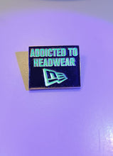 Cargar imagen en el visor de la galería, Pin Addicted To Headwear New Era Script Negro/Glow In The Dark
