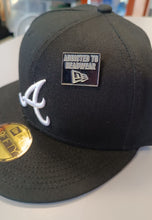 Cargar imagen en el visor de la galería, Pin Addicted To Headwear New Era Script Negro/Glow In The Dark
