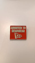 Cargar imagen en el visor de la galería, Pin Addicted To Headwear New Era Rojo/Glow In The Dark

